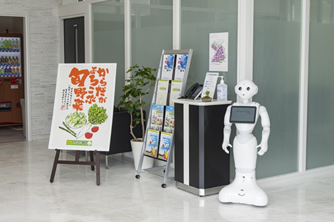 エントランスではPepper(ペッパーくん)がお出迎えしてくれています。